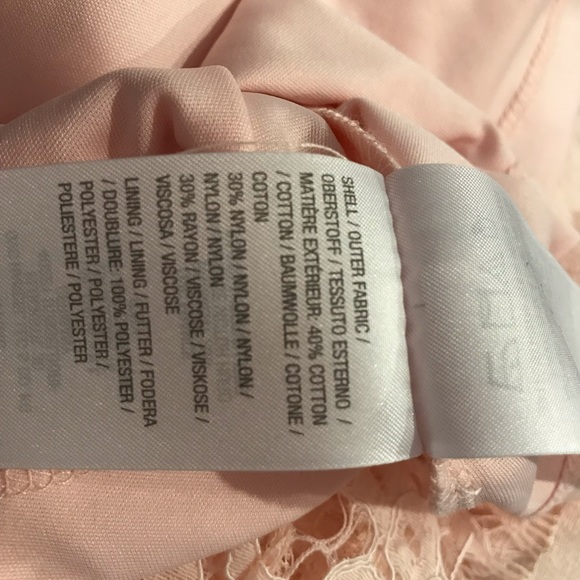 New Isaac Mizrahi Live Lace Peplum Lined Top in Blush - Picture 7 of 7